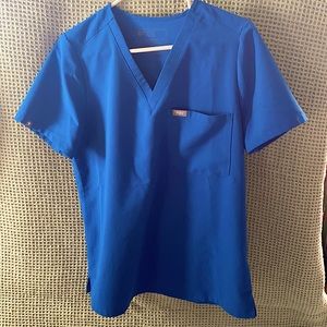 Figs scrub top ‘Royal’.